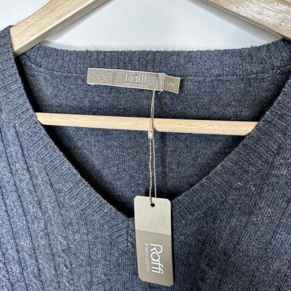 New NWT Mens‎ Raffi Cashmere Gray Cableknit V-Neck Sweater Size Large - Picture 2 of 2